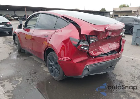 2024 Tesla Model Y Long Range Dual Motor All-Wheel Drive z USA, uszkodzony, nr VIN 7SAYGAEE0RF149440